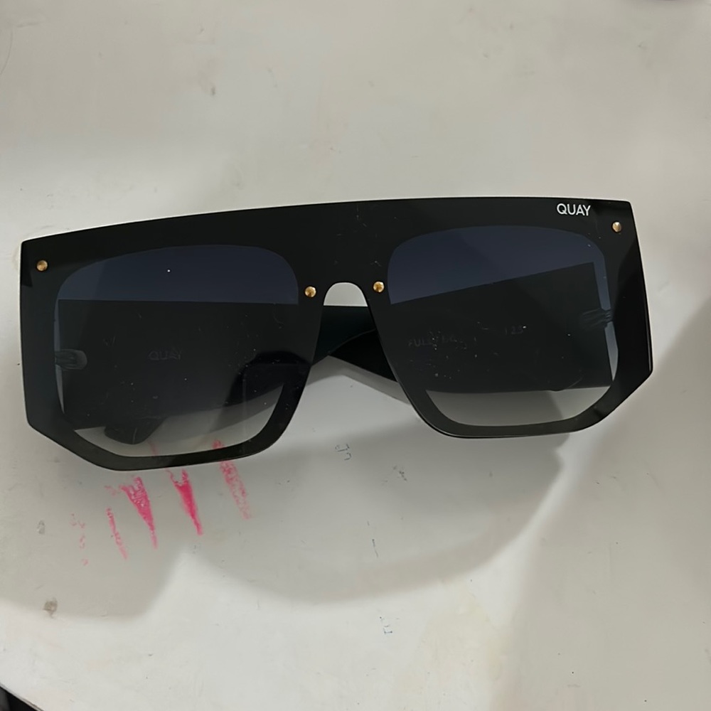 Quay big sunglasses